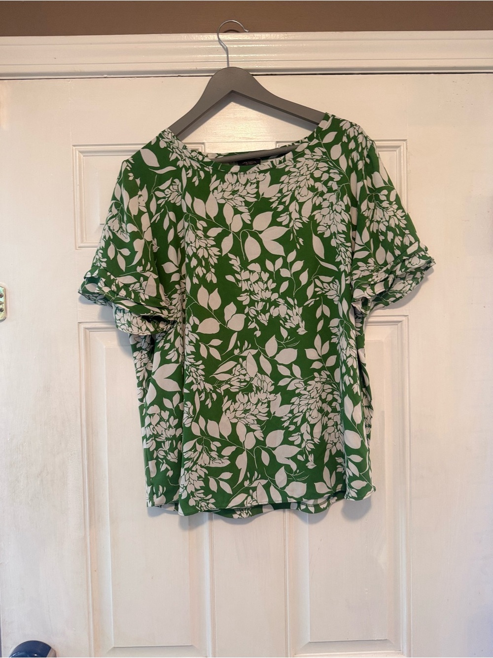 Ann Taylor Green Floral Short Ruffle Sleeve Blouse